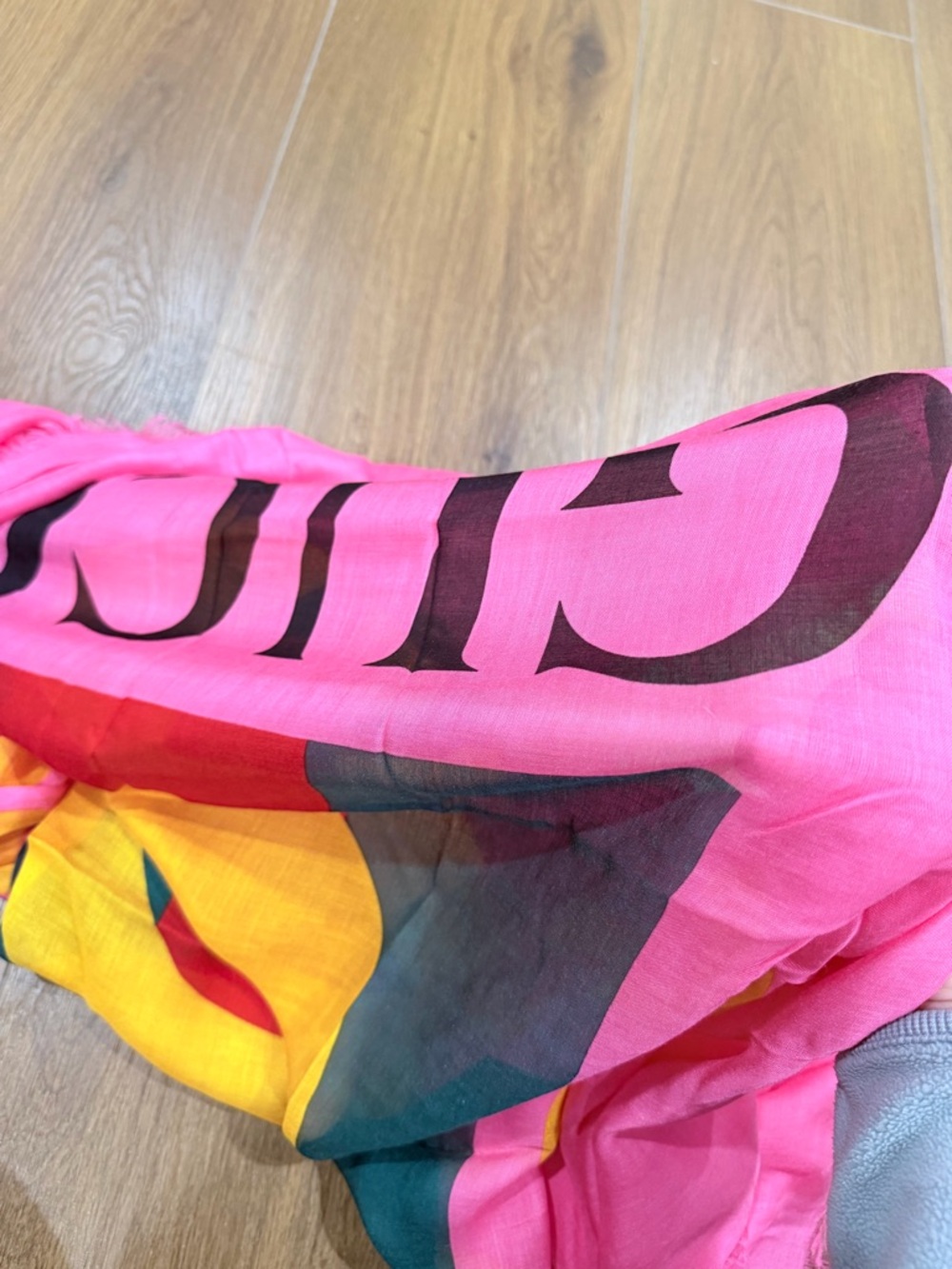 Gucci GG Limited Edition Hot Pink Shawl Womens Scarf 55”x55” new - Picture 4 of 7